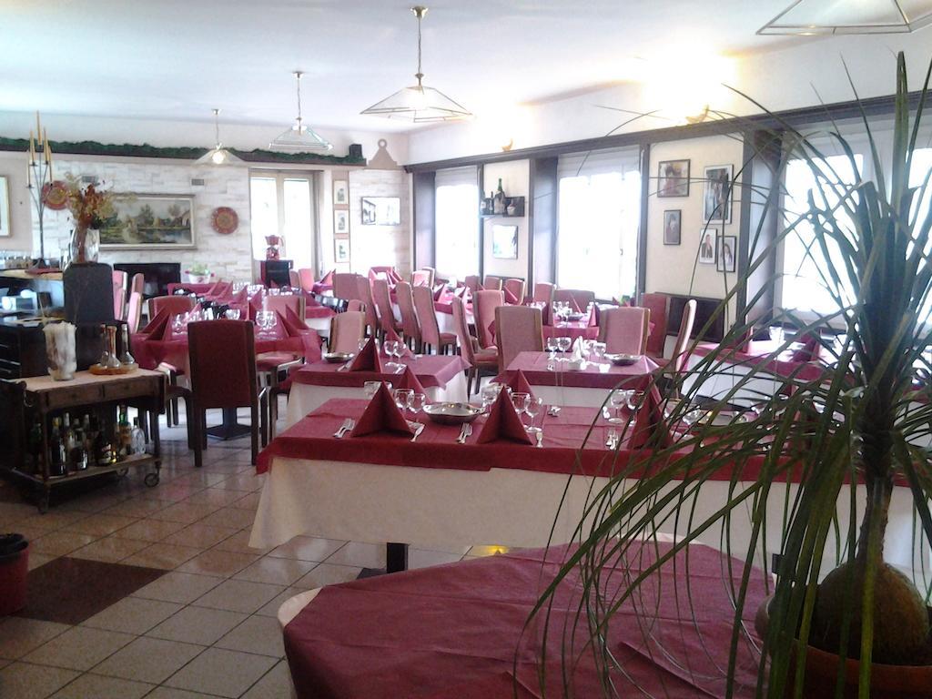 Albergo Del Cacciatore Cremeno Exterior photo