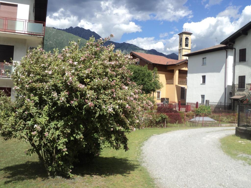 Albergo Del Cacciatore Cremeno Exterior photo